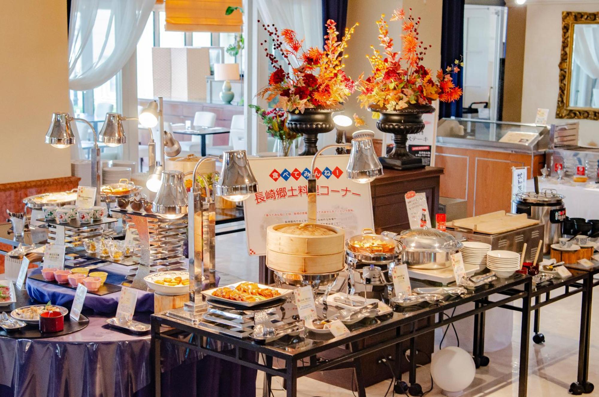 Hotel Den Haag Huis Ten Bosch Sasebo Dış mekan fotoğraf A buffet at a hotel