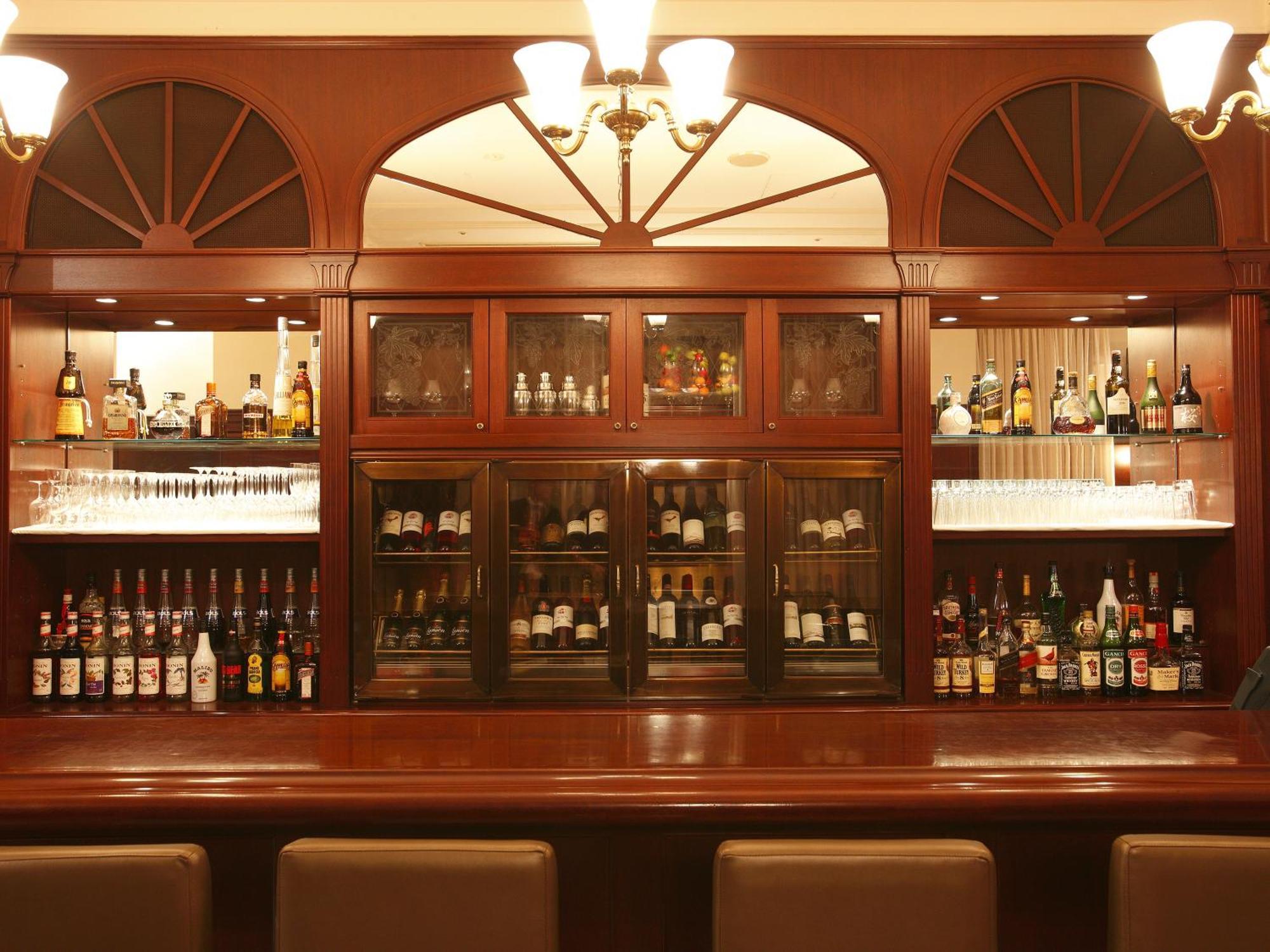 Hotel Den Haag Huis Ten Bosch Sasebo Dış mekan fotoğraf A bar in a hotel